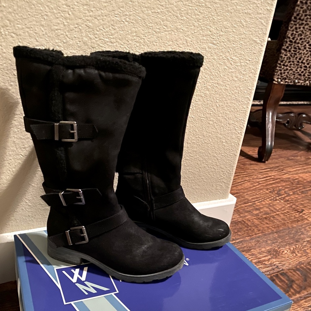Black boots size 6.5